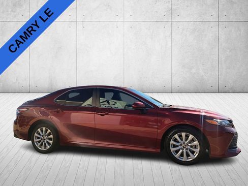 Used 2020 Toyota Camry LE image 3