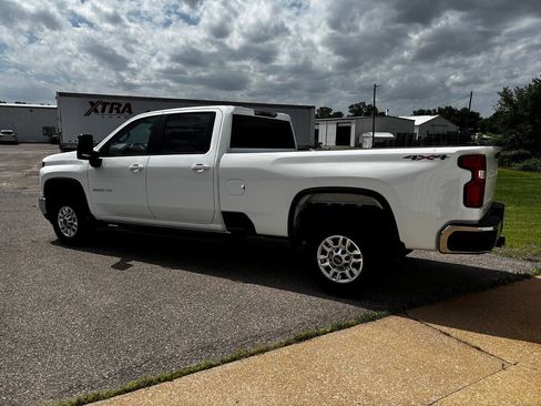 Used 2024 Chevrolet Silverado 2500 LT w/ Convenience Package AWD/4WD image 8