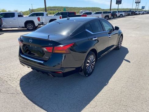 Used 2023 Nissan Altima 2.5 SV w/ SV Premium Package image 6