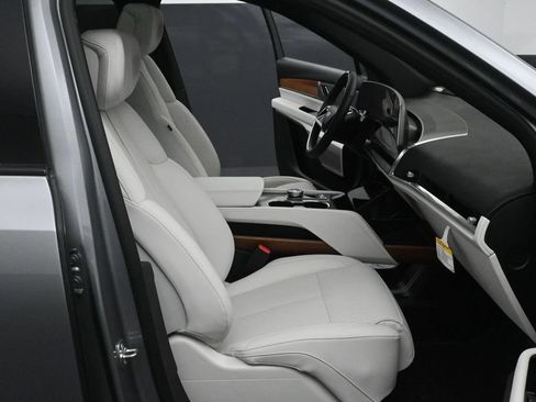 Used 2026 Cadillac Vistiq Luxury AWD/4WD image 11