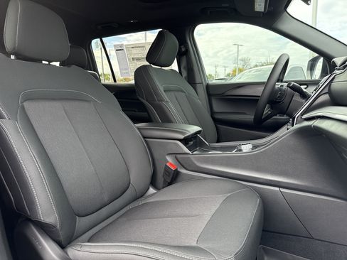 New 2025 Jeep Grand Cherokee L Laredo image 12