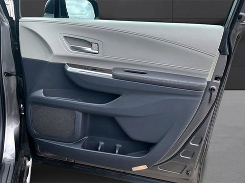 Used 2024 Toyota Sienna XLE image 15