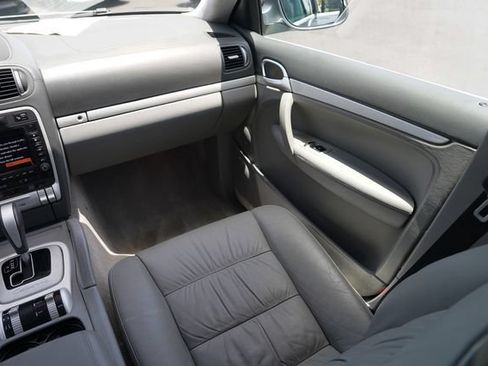 Used 2005 Porsche Cayenne Turbo AWD/4WD image 25