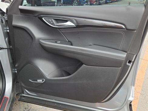 Used 2023 Buick Envision Essence w/ Technology Package I AWD/4WD image 7