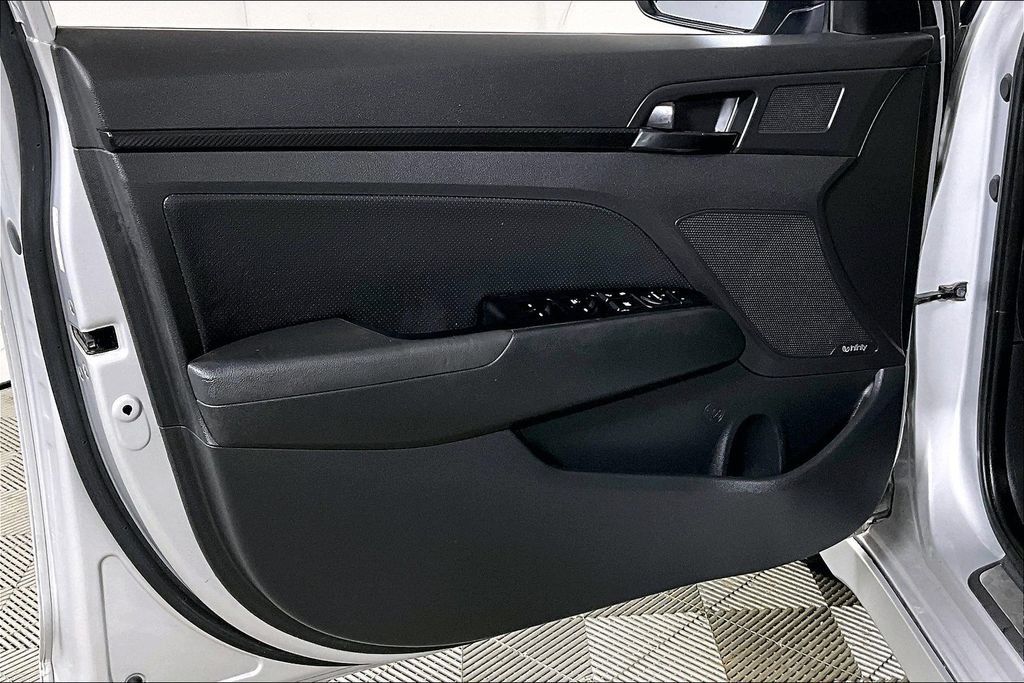 Used 2018 Hyundai Elantra Sport w/ Sport Premium Package 03 FWD image 22
