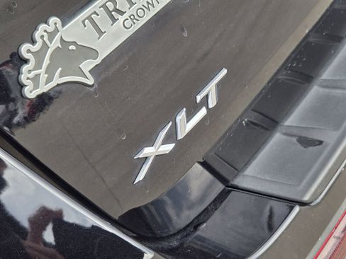 Used 2023 Ford Explorer XLT image 12