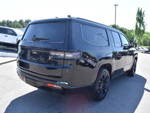 Used 2024 Jeep Grand Wagoneer L Series III w/ Rear Seat Video Group 1 AWD/4WD image 9