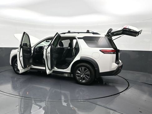 Used 2022 Nissan Pathfinder SV image 35