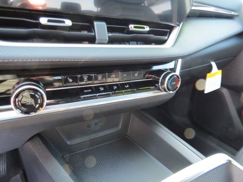 New 2026 Chevrolet Equinox LT w/ LPO, Floor Liner Package image 16