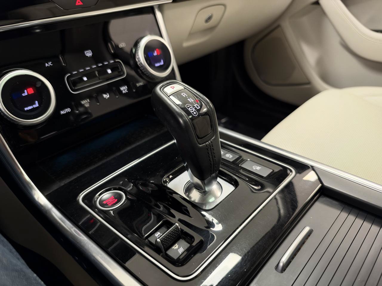 Used 2020 Jaguar XE S RWD image 21