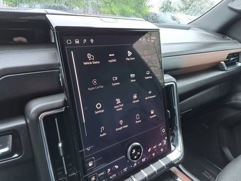Certified 2025 GMC Yukon Denali RWD image 30
