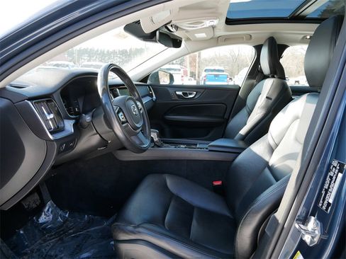 Used 2019 Volvo S60 T6 Momentum w/ Premium Package image 13