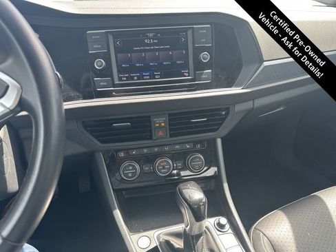 Used 2024 Volkswagen Jetta SE FWD image 4