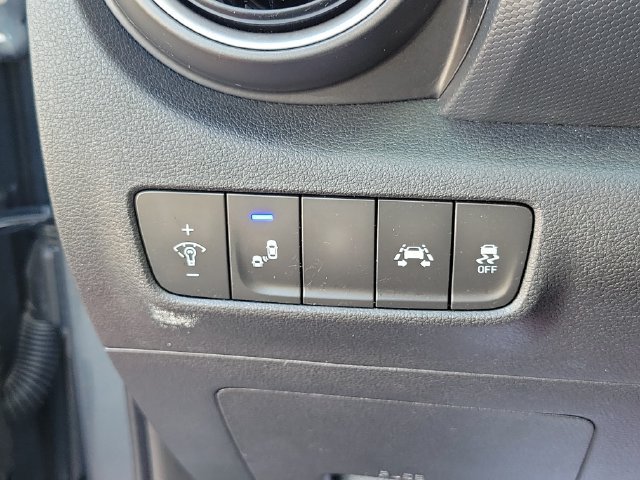 Used 2019 Hyundai Kona Limited FWD image 11