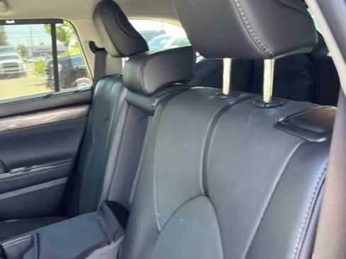 Used 2022 Toyota Highlander Limited AWD/4WD image 8