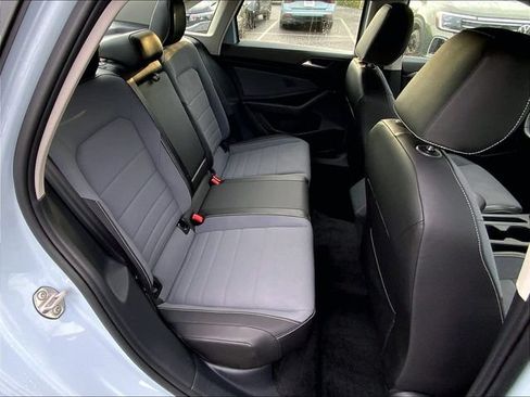 Certified 2025 Volkswagen Jetta SE FWD image 22