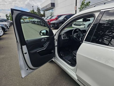 Used 2022 BMW X7 xDrive40i w/ Premium Package AWD/4WD image 21