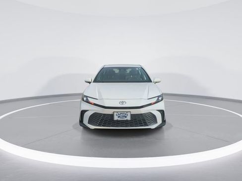 Used 2025 Toyota Camry SE FWD image 3