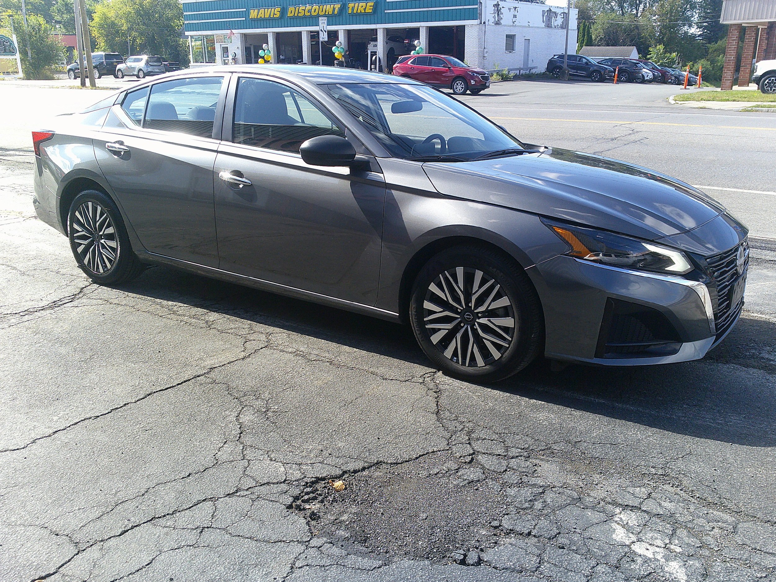 Used 2024 Nissan Altima 2.5 SV FWD image 5