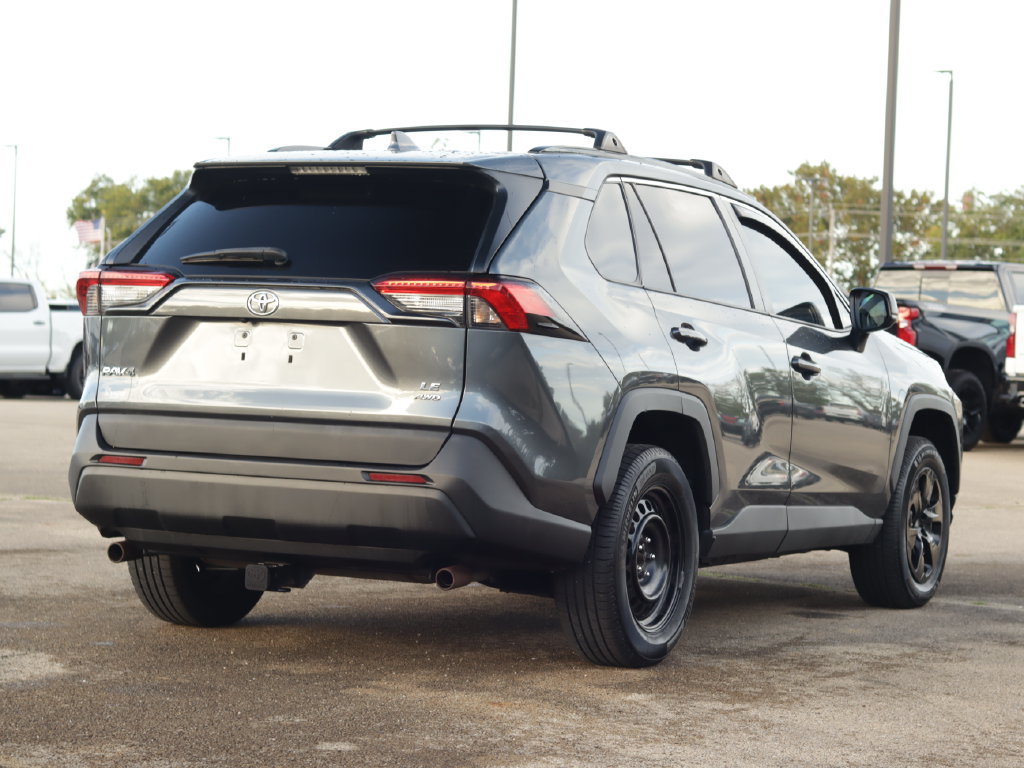 Used 2021 Toyota RAV4 LE AWD/4WD image 7