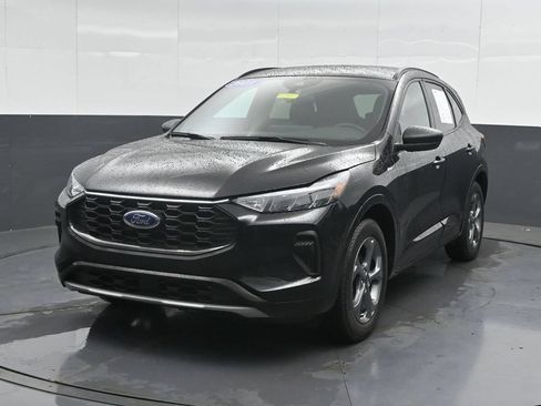 Used 2023 Ford Escape ST-Line w/ Tech Pack #1 AWD/4WD image 6
