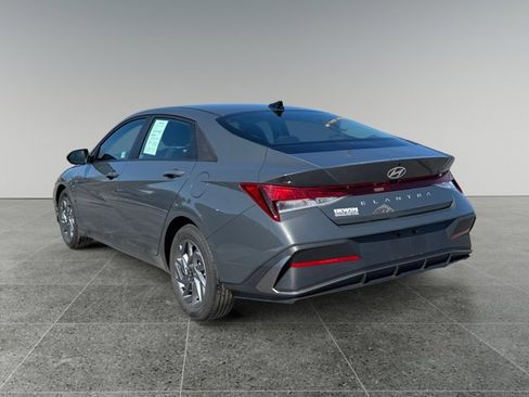Certified 2024 Hyundai Elantra SEL FWD image 3