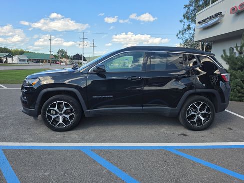 Used 2025 Jeep Compass Limited AWD/4WD image 7