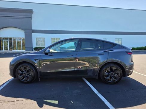 Used 2025 Tesla Model Y Long Range RWD image 12