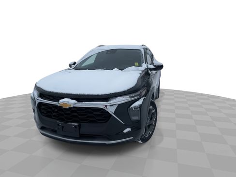 Certified 2025 Chevrolet Trax LT w/ LT Convenience Package image 3