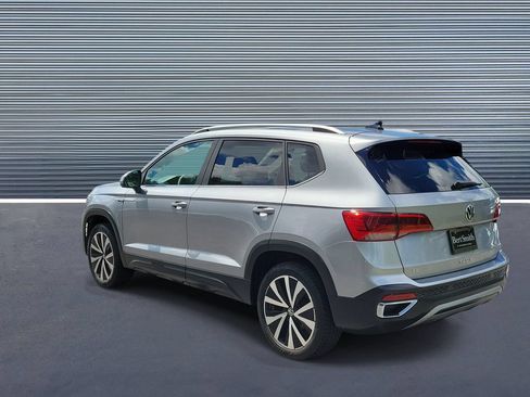Used 2023 Volkswagen Taos SE FWD image 4