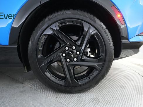 Used 2025 Chevrolet Equinox EV RS w/ LPO, All-Weather Mat Package FWD image 9