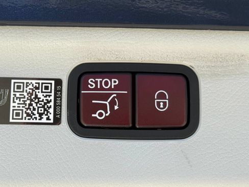 Used 2023 Mercedes-Benz EQS 450+ SUV image 17