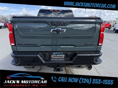 Used 2025 Chevrolet Silverado 2500 ZR2 w/ Technology Package image 8
