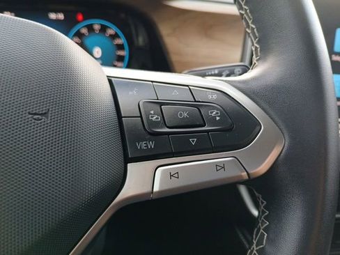 Used 2024 Volkswagen Atlas SE w/ Black Wheel Package image 28