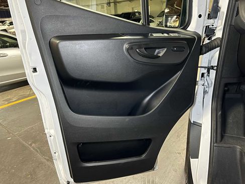 Used 2025 Mercedes-Benz Sprinter 2500 image 17