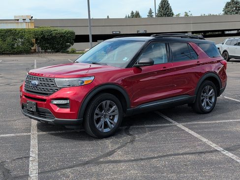 Used 2021 Ford Explorer XLT w/ Equipment Group 202A AWD/4WD image 2