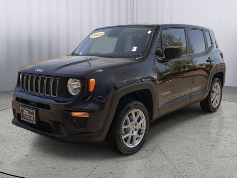 Used 2023 Jeep Renegade Latitude AWD/4WD image 19