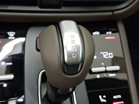 Used 2026 Porsche Macan AWD/4WD image 24