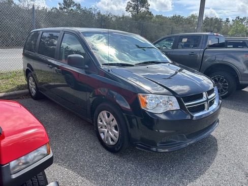 Used 2019 Dodge Grand Caravan SE w/ UConnect Hands-Free Group image 7