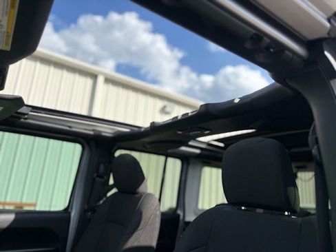 Used 2021 Jeep Wrangler Unlimited Sport image 25