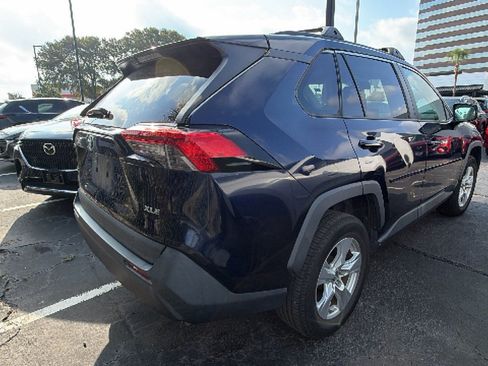 Used 2019 Toyota RAV4 XLE w/ Convenience Package FWD image 16