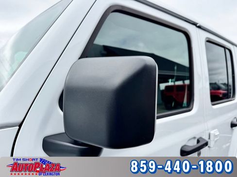 Used 2026 Jeep Wrangler Unlimited Sahara AWD/4WD image 17