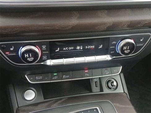 Used 2020 Audi Q5 e Premium Plus w/ Premium Plus Package image 19