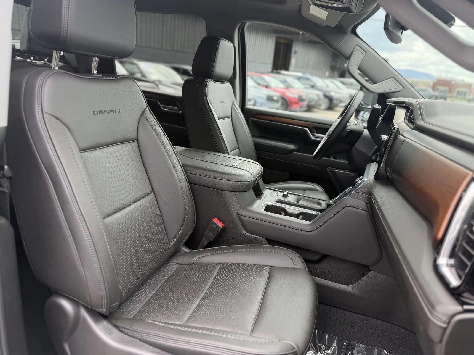 Used 2024 GMC Sierra 2500 Denali w/ Denali Reserve Package AWD/4WD image 19