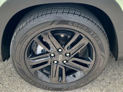 Used 2024 Chevrolet Trax ACTIV w/ Sunroof Package FWD image 7