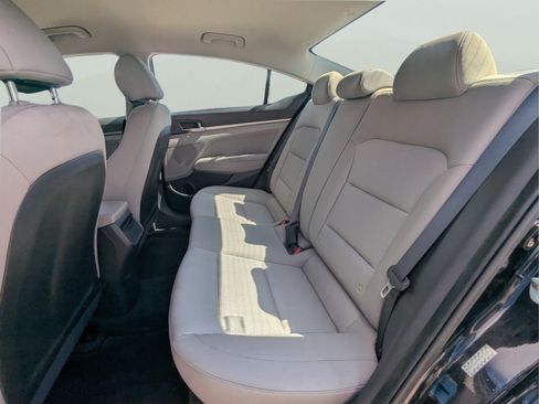 Used 2017 Hyundai Elantra SE FWD image 13