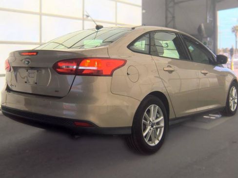 Used 2015 Ford Focus SE FWD image 5