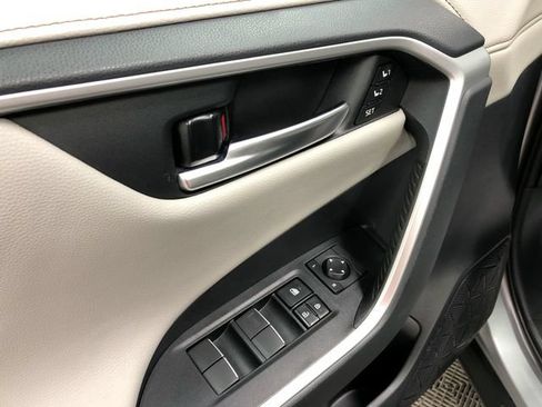 Used 2019 Toyota RAV4 Limited w/ Carpet Mat Package AWD/4WD image 13