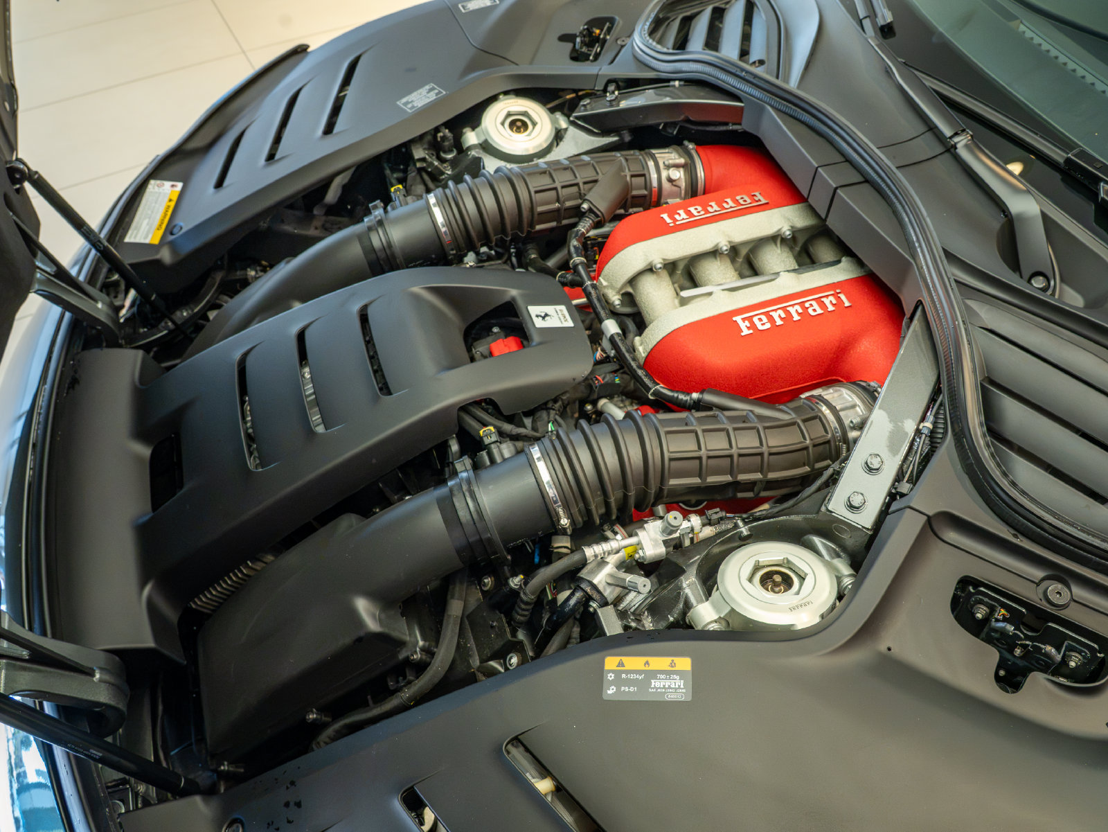 Used 2024 Ferrari Purosangue AWD/4WD image 32