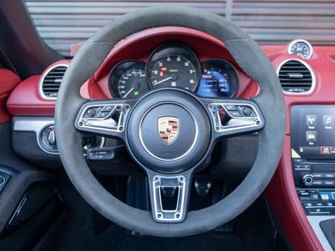 Certified 2021 Porsche 718 Boxster Spyder image 6